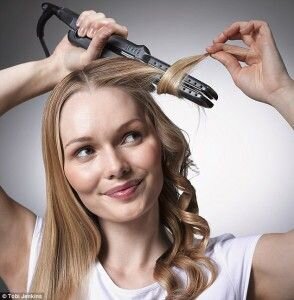 How to Curl Your Hair with a Straightener